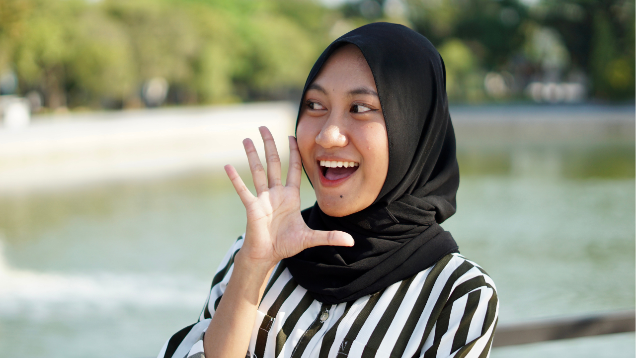 Pori-pori terlihat besar di wajah