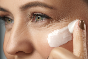 manfaat sunscreen untuk mencegah penuaan dini